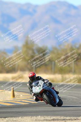 media/Jan-10-2025-CVMA Friday Practice (Fri) [[489e0da257]]/Group 4 and Trackday/Session 5 (Turn 7)/